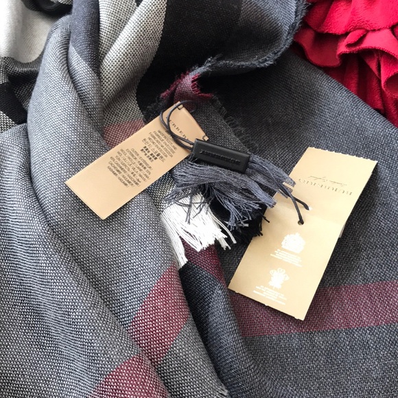 NWT Auth Burberry Scarves - Picture 3 of 8